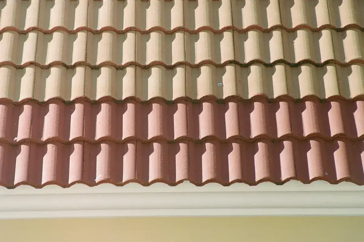 Toiture couverte de tuiles, vue rapprochée
